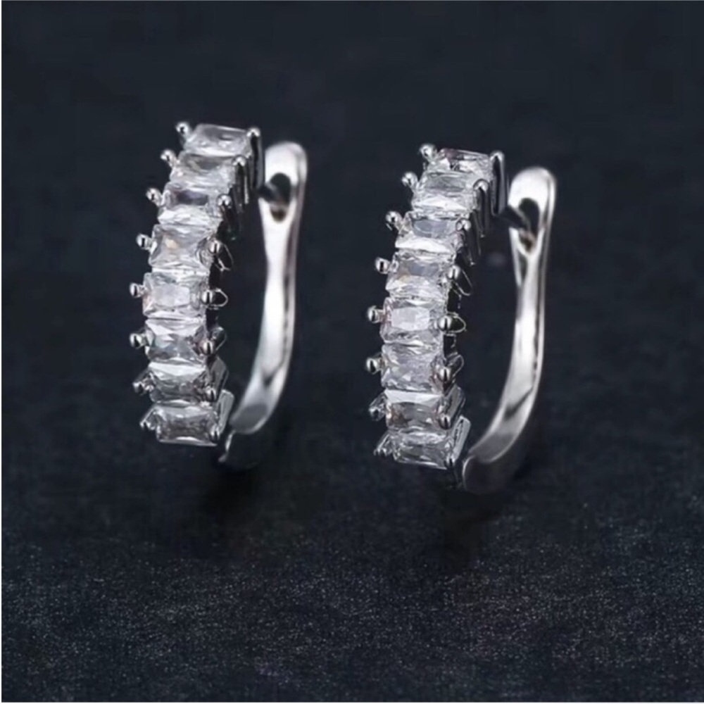 Women’s Silver Plated  Zircon Huggie Hoop Earrings  Gift For Her Valentine Chic